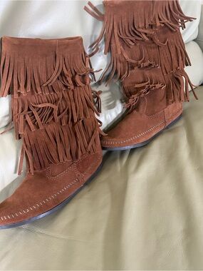 Minnetonka Brown Suede Fringe Moccasin Boots